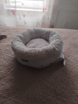 Relaxing Donut Bed For A Cat Or A Small Pup