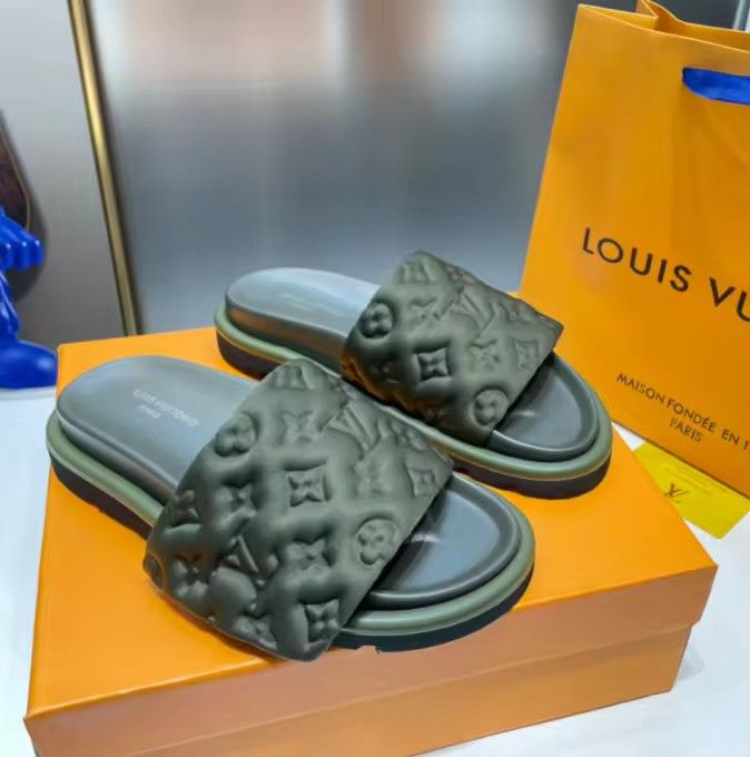 LADY'S PICK YOUR COLOR ALL SIZES LV SLIPPERS