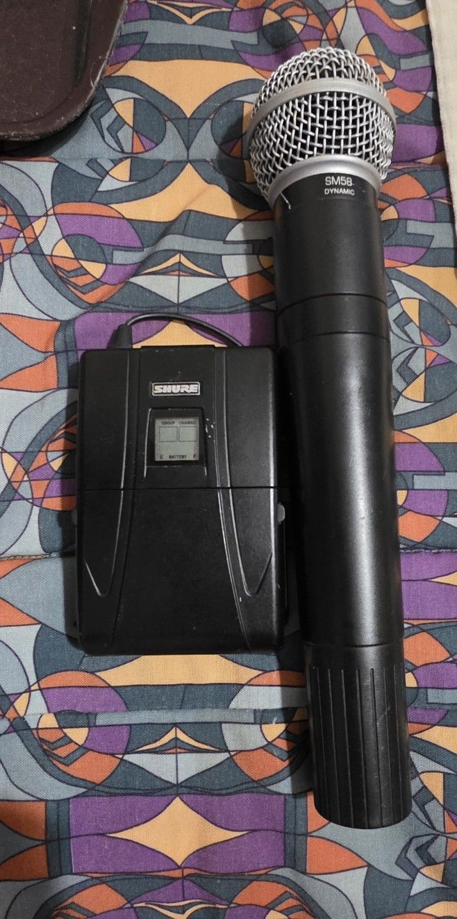 SHURE WIRELESS MIC & WIRELESS PACK