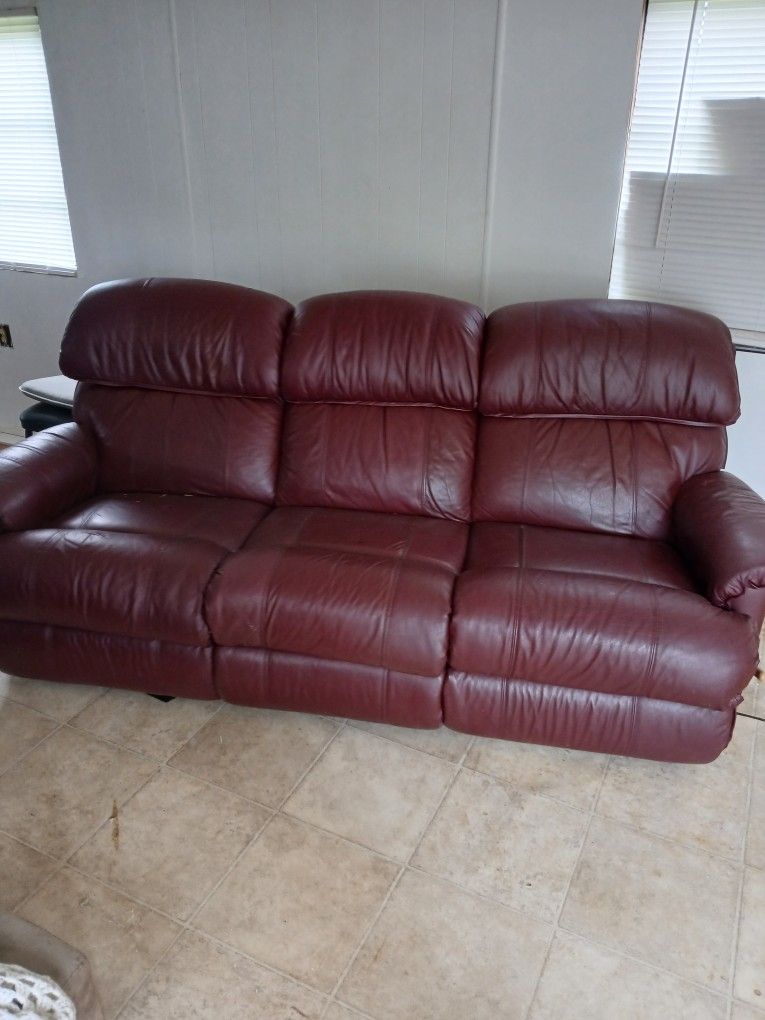 Leather Couch With 2 Recliners 