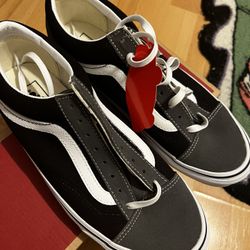 Ds Pair Of Vans Sz 9