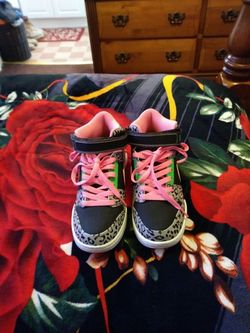 Girl's nikes