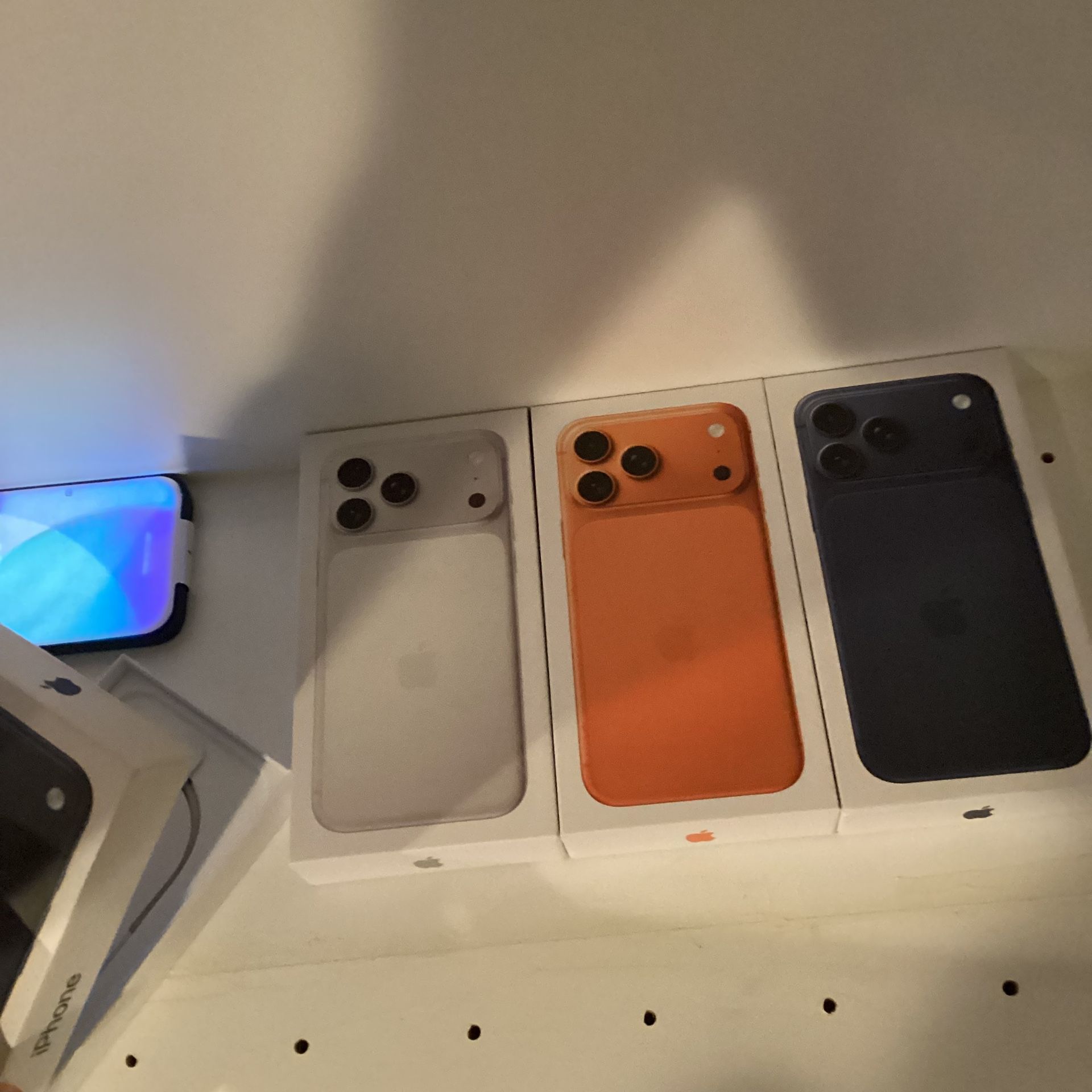 iPhone 17 Pro Max 1TB All Brand New 3 Sealed 1100 Each 1 Open Box Brand New 1000