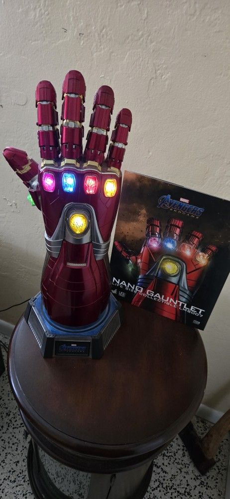 Hot Toys Avengers Endgame Nano Gauntlet