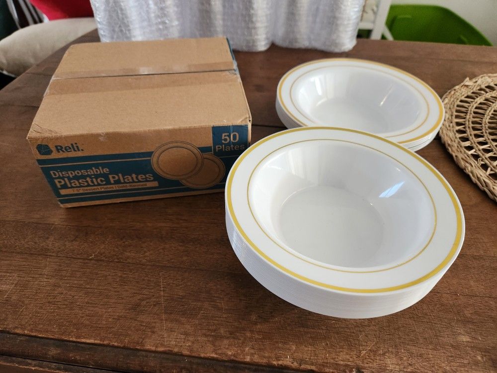 Plastic Dessert Plates & Bowls
