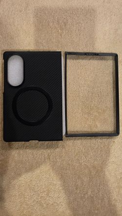 Pitaka style, carbon fiber Samsung Galaxy Fold 8 case.