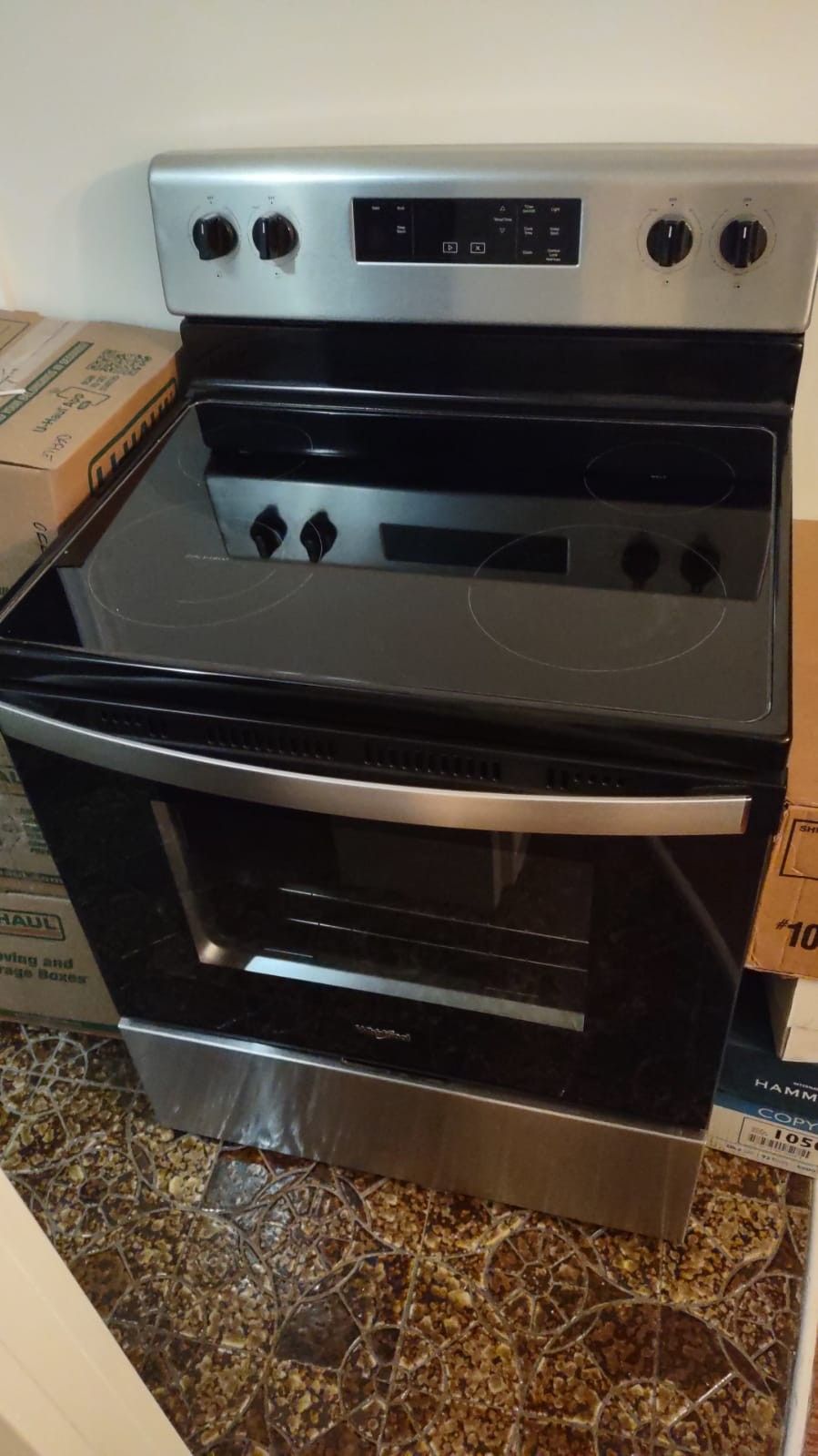 ELECTRIC STOVE WITH GLASS TOP & 4 BURNERS 