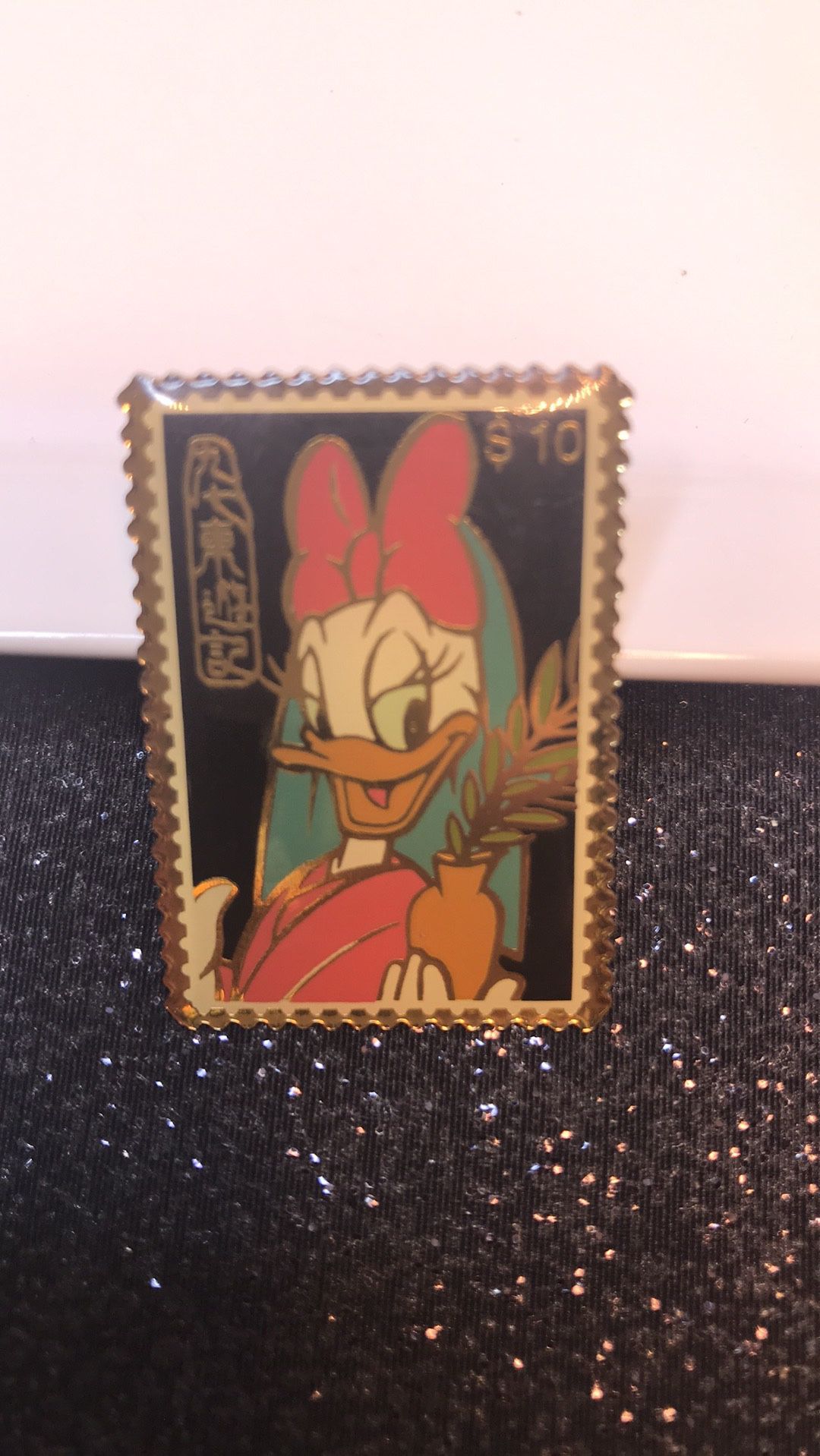 Disney Daisy Duck collectible stick pin brooch