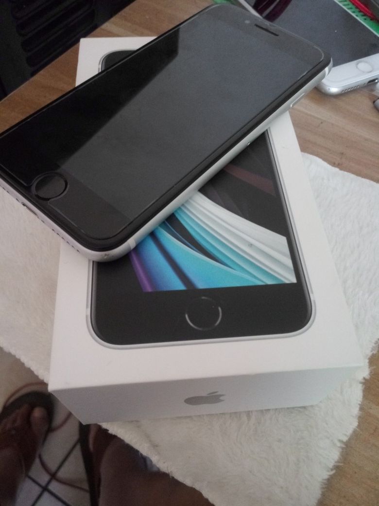 Iphone se 2020 critket wireless