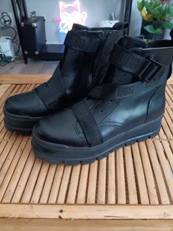 Ugg Boots NEW Women's Size 9.5