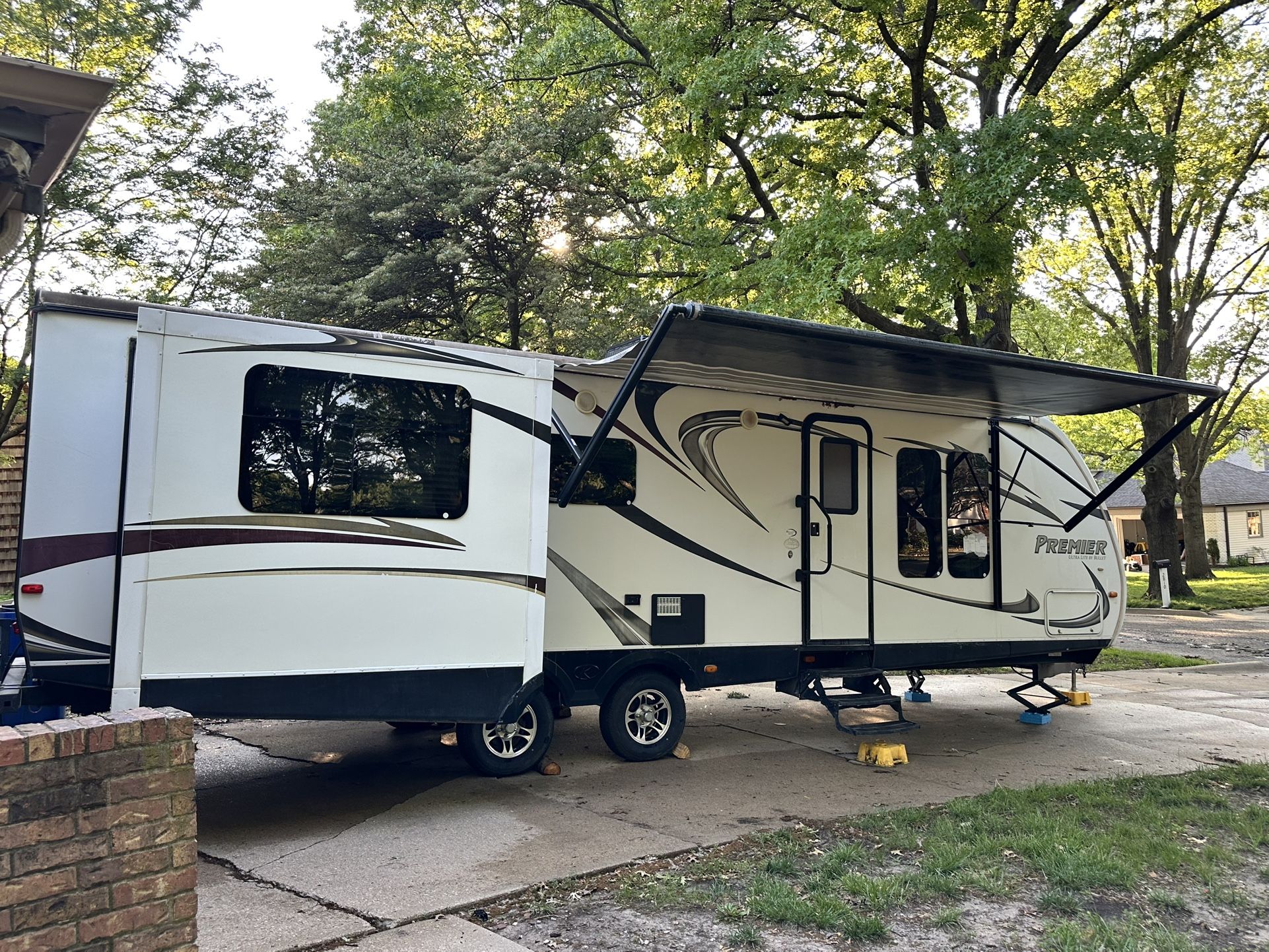 2013 keystone Premier ultra light bullet 34ft