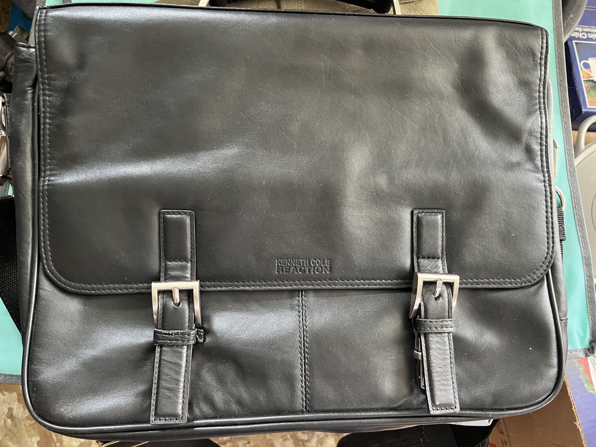 Kenneth Cole Reaction Leather Flapover Portfolio Messengers Case / Bag 