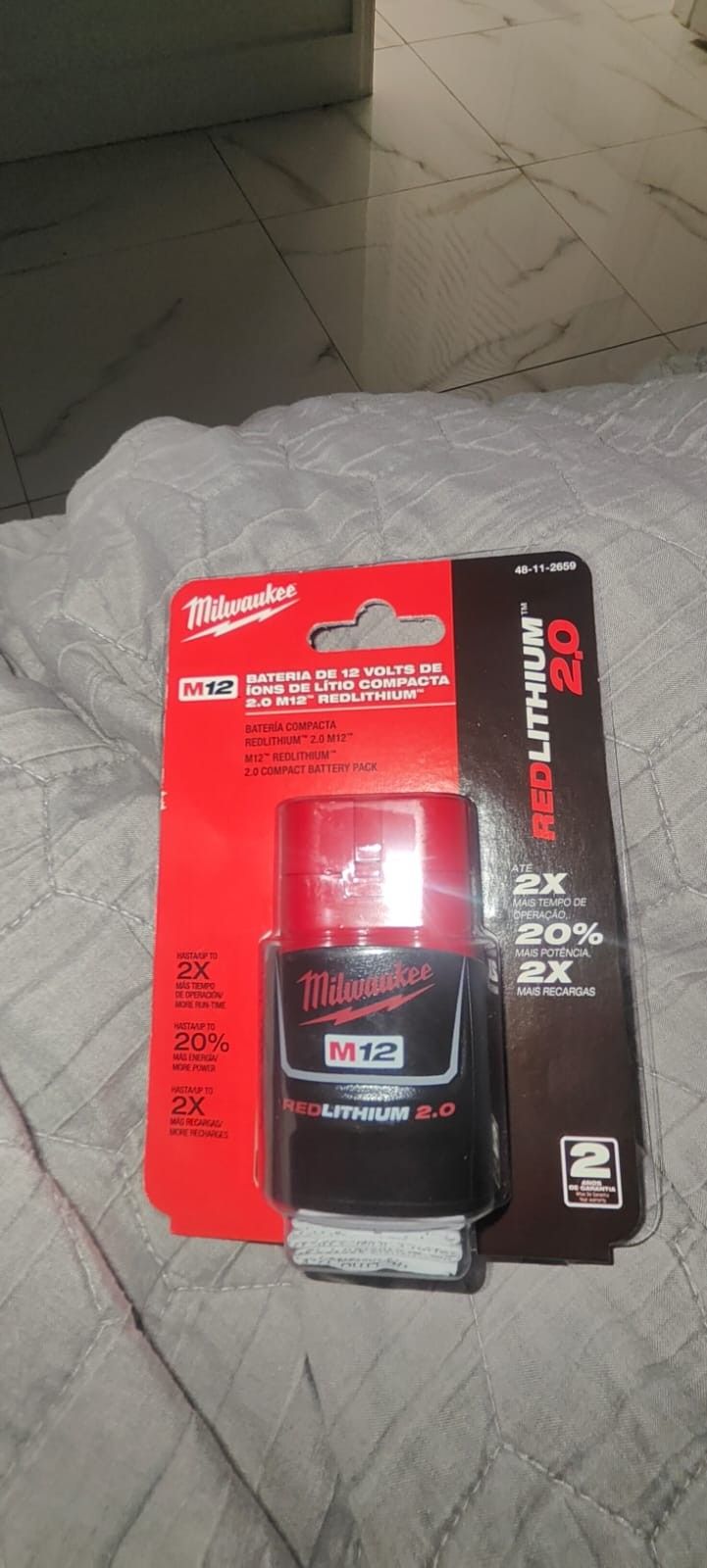 milwaulkee battery brand new M12 redllithium 2.0