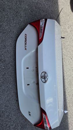 2014 2015 2016 2017 2018 2019 TOYOTA COROLLA TRUNK LID WITH CAMERA OEM