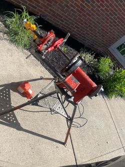 RIDGID 300 Pipe Threader with 1206 Tripod Stand & Full Carriage