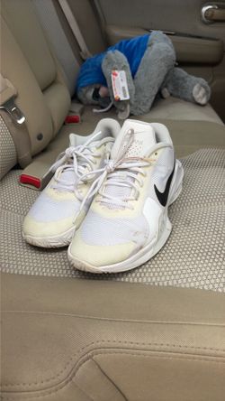 Basketball shoes size 9