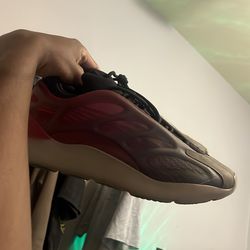 yezzy 700 fade carbon