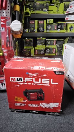 MILWAUKEE M18 FUEL 2 - GALLON COMPACT QUIET COMPRESSOR (TOOL ONLY)