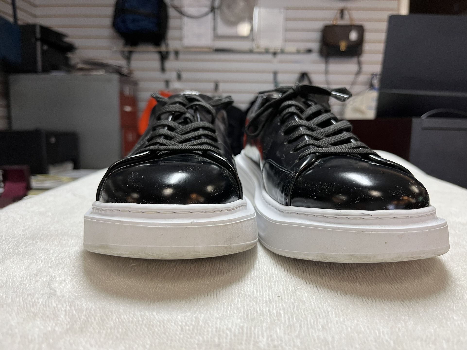 LOUIS VUITTON Beverly Hills Sneaker Black. Size 9