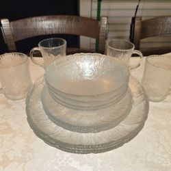 Vintage Arcoroc Canterbury Dinnerware - 16 piece set