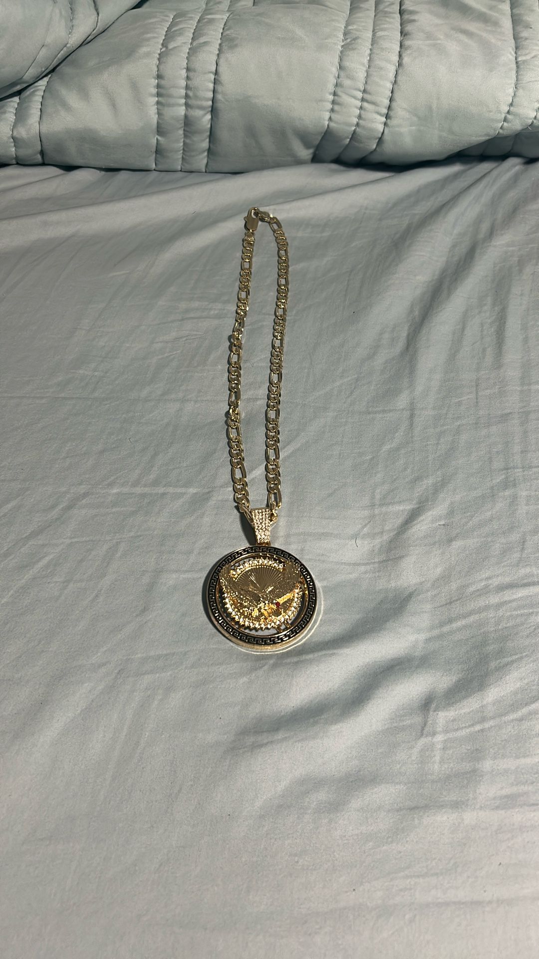 chain not real gold / cadena color oro con dije $85