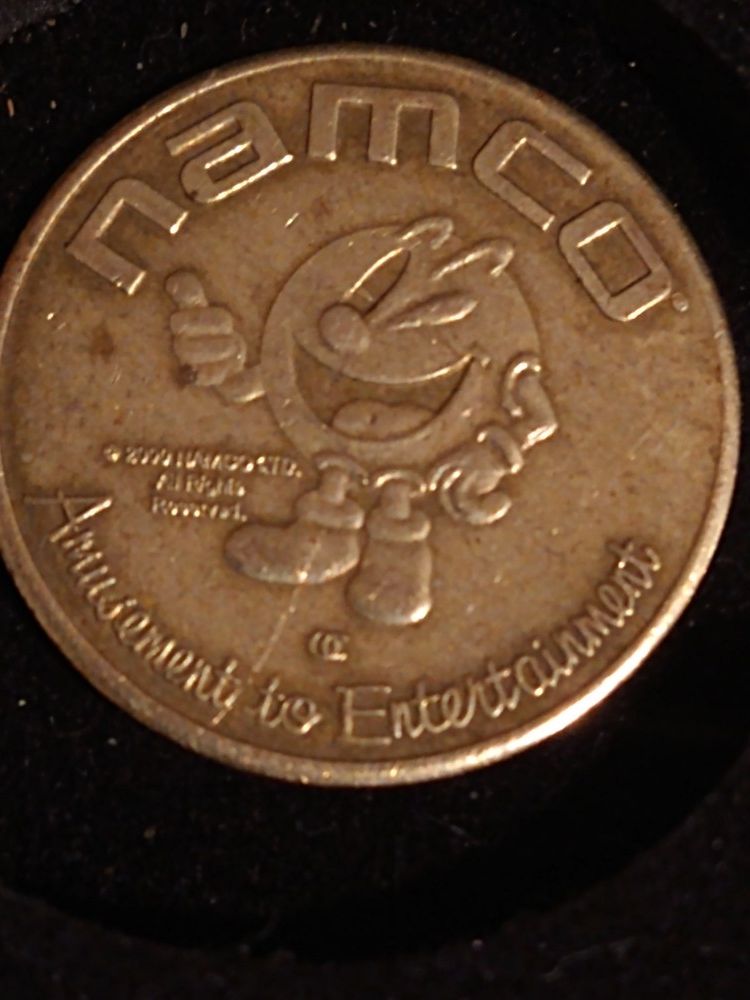 VINTAGE PACMAN NAMCO Gold Toned TOKEN