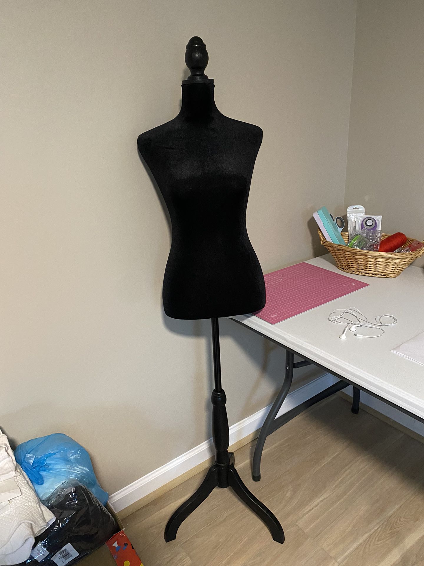Black Mannequin Sewing 