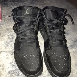 Air Jordan 1 Mid Black 