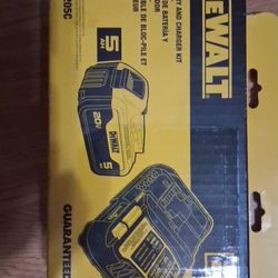 DeWalt 20V MAX 5Ah Battery & Charger Kit (DCB205C)