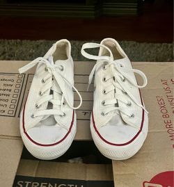 Converse Chuck Taylor Low Top Sneakers