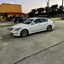 2013 Hyundai Genesis 