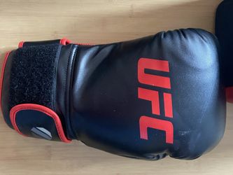 Boxing 🥊 2 Sets Of Gloves 