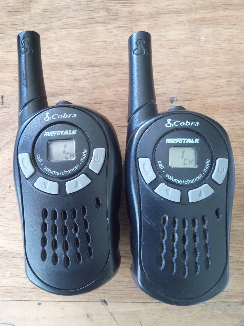 WALKIE TALKIE COBRA 22 CHANNEL 2-WAY 16 MILE