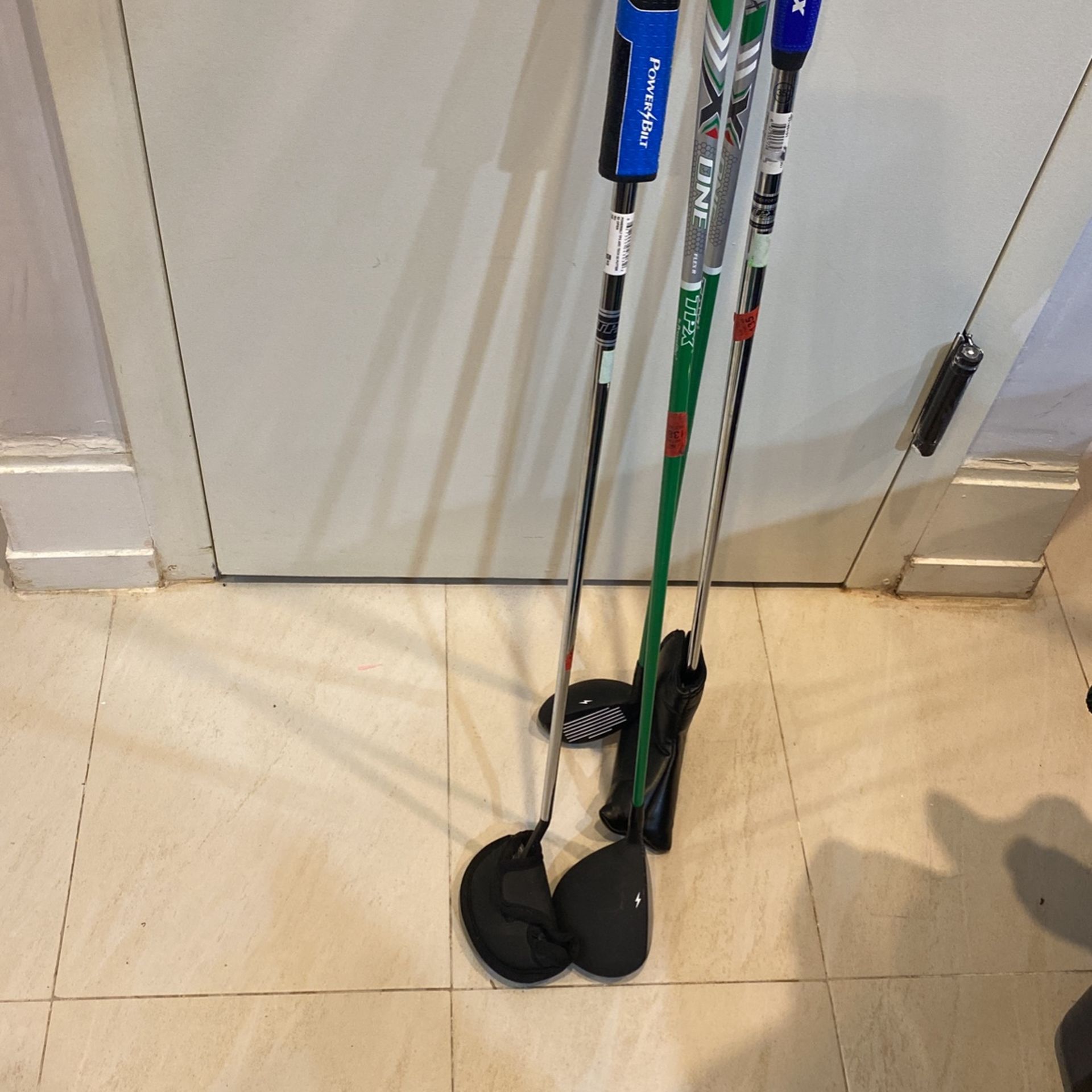 “Golf Club Set – Mixed Brand Collection for All Skill Levels!