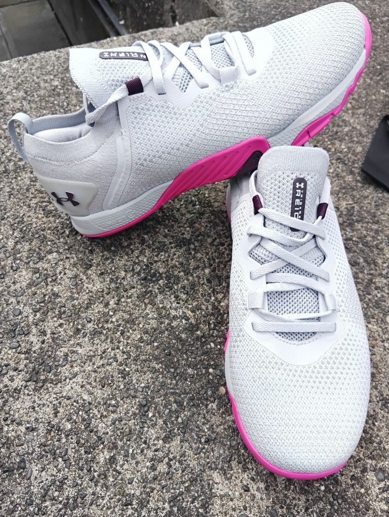 Under Armour Women's 8.5 NEW!
