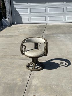 Beautiful bent wood swivel chair. A lot of potential!