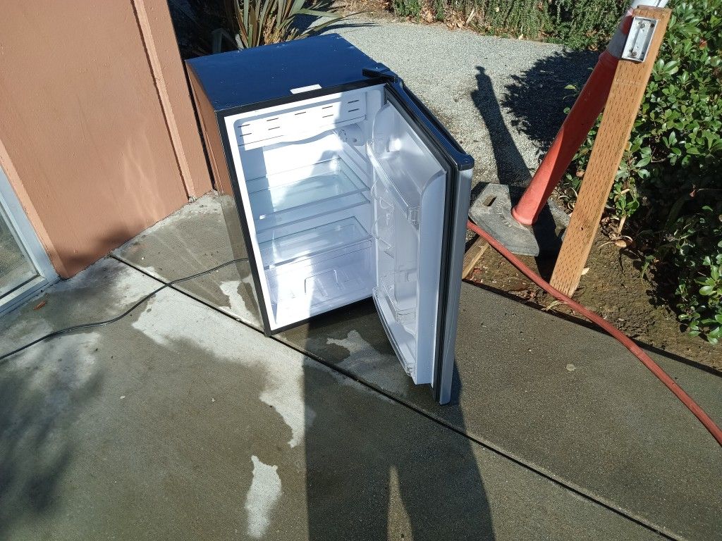 Magic Chef Mini Fridge And Freezer