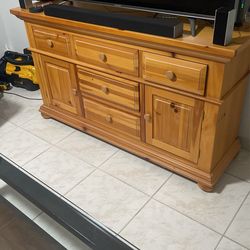 6 Person Dinning Table And Tv Stand