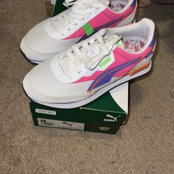 Women Puma Size 7
