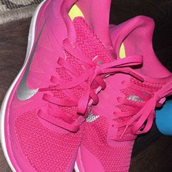 Nike Pink Running Shoes 