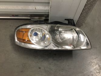 03 Nissan Sentra GXLE Passenger side HeadLight