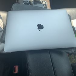 2020 Macbook Air 13 inch 1.1/8/256 Apple Warranty Sept 2021