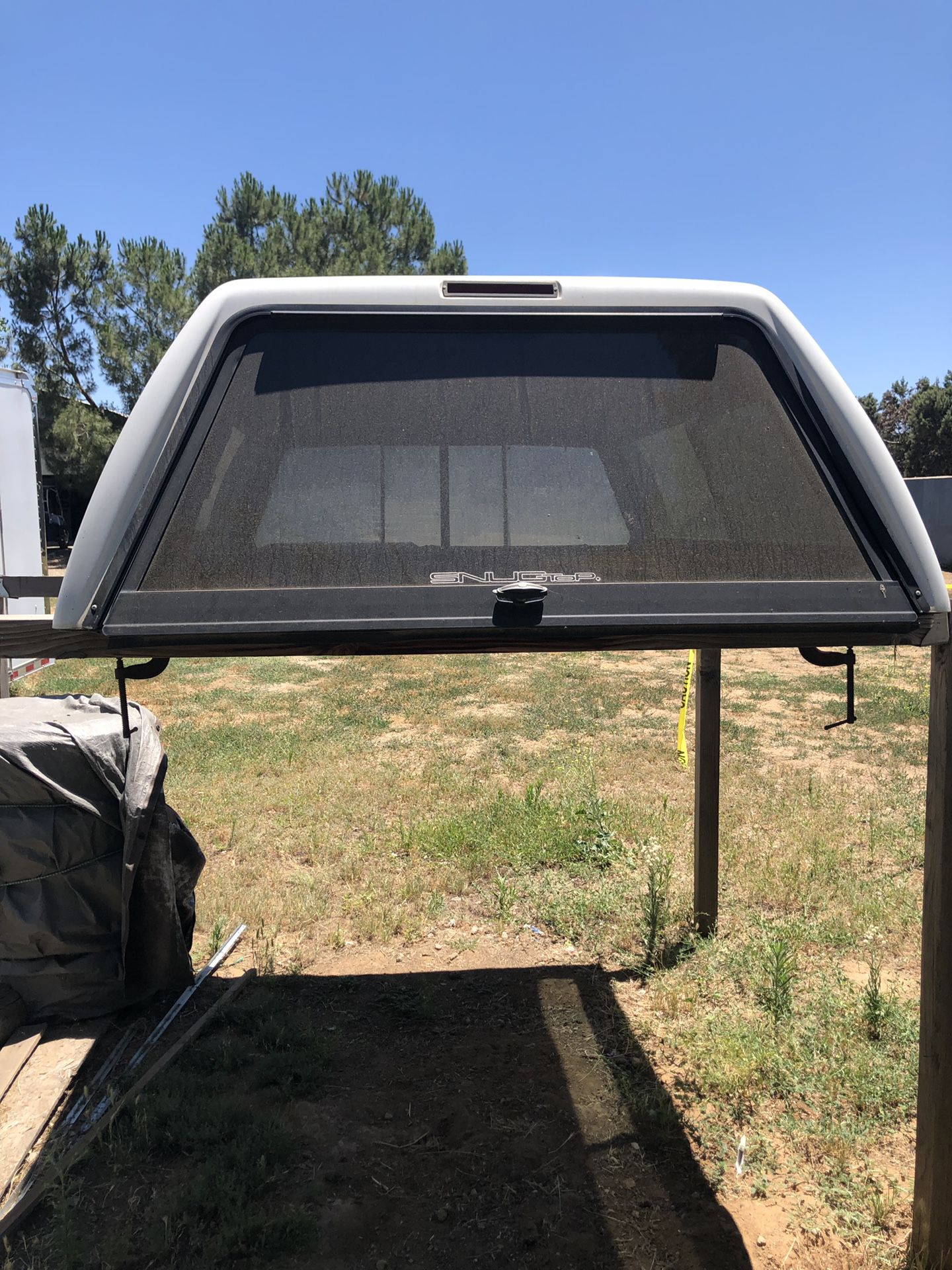 Price REDUCED Snug Top Camper Shell