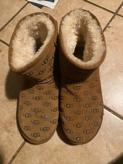 3 pairs of Ugg boots sizes are in description below in order
