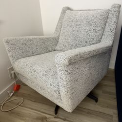 West elm Carlo Swivel Chair