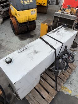 Fuel tank with pump