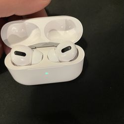 Airpod pros gen 2 wt the box and charger 