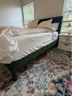 Queen Memory Foam Mattress - Like New