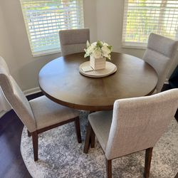 Bayside Furnishings Kaelyn 5-Piece Dining Set (Costco) 