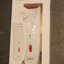 Heated Eyelash Curler *NEW*